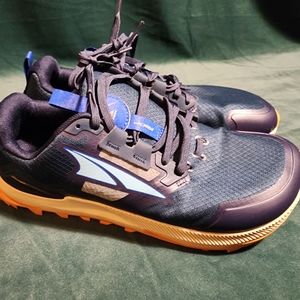 Mens altra lone peak sz 8 like new